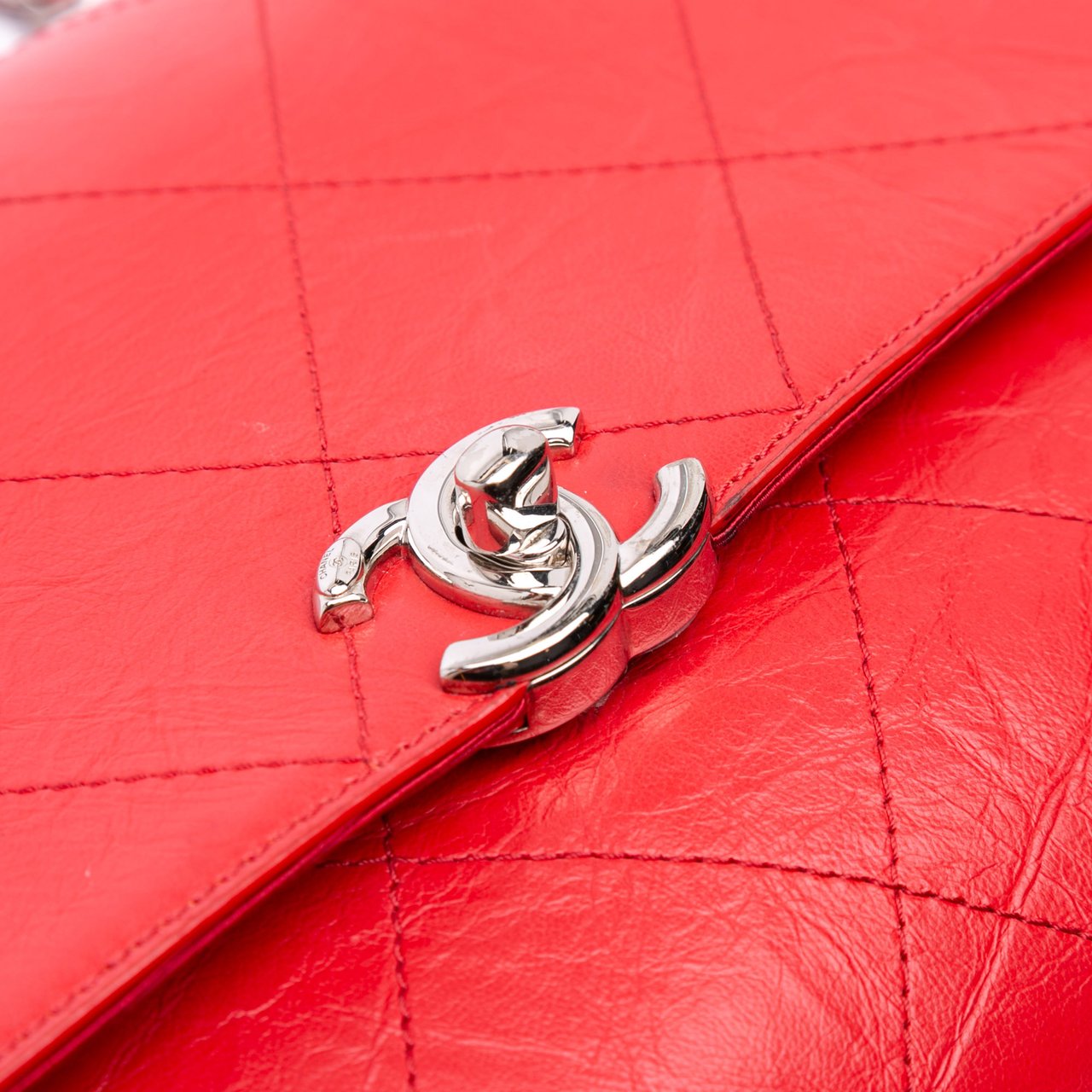 Chanel CC Quilted Crumpled Calfskin and Grosgrain Flap Rood