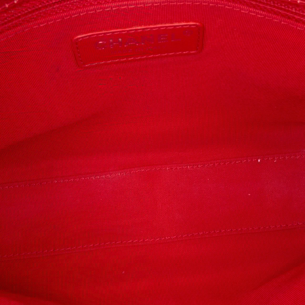 Chanel CC Quilted Crumpled Calfskin and Grosgrain Flap Rood