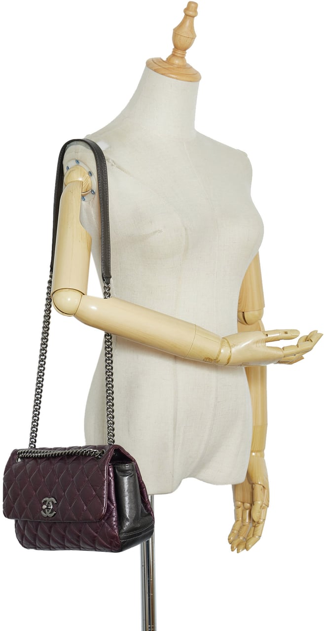 Chanel Glazed Matelasse Portobello Flap Bag Paars