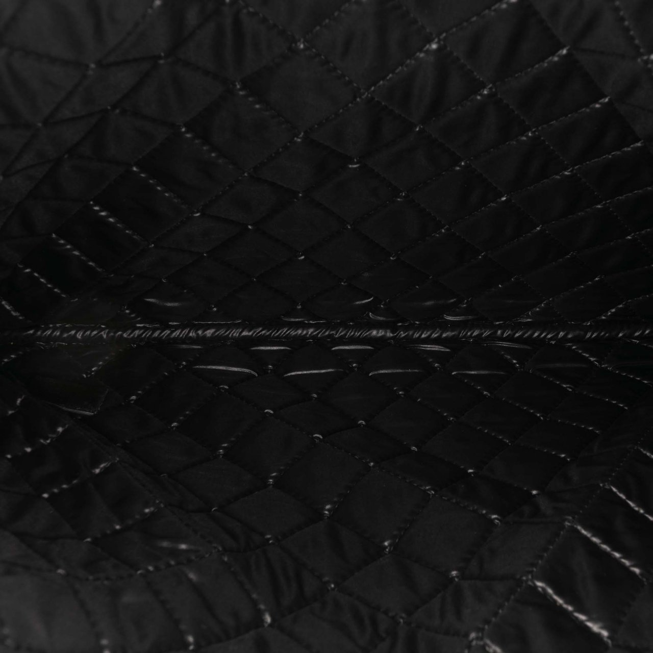 Chanel Large Quilted Patent O Case Clutch Zwart