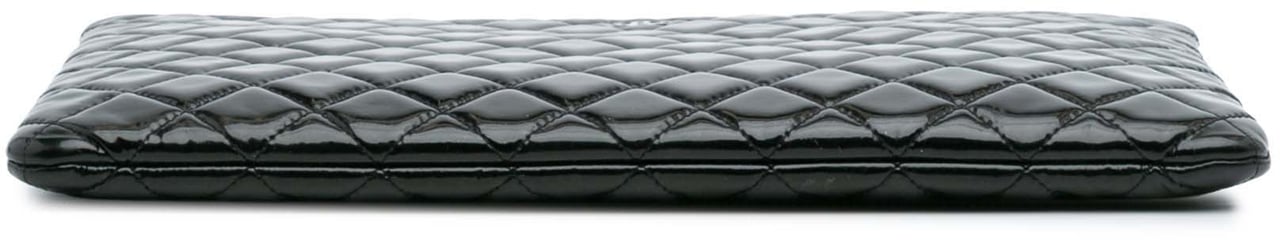 Chanel Large Quilted Patent O Case Clutch Zwart