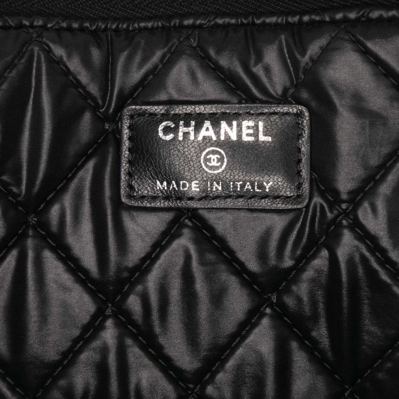 Chanel Large Quilted Patent O Case Clutch Zwart