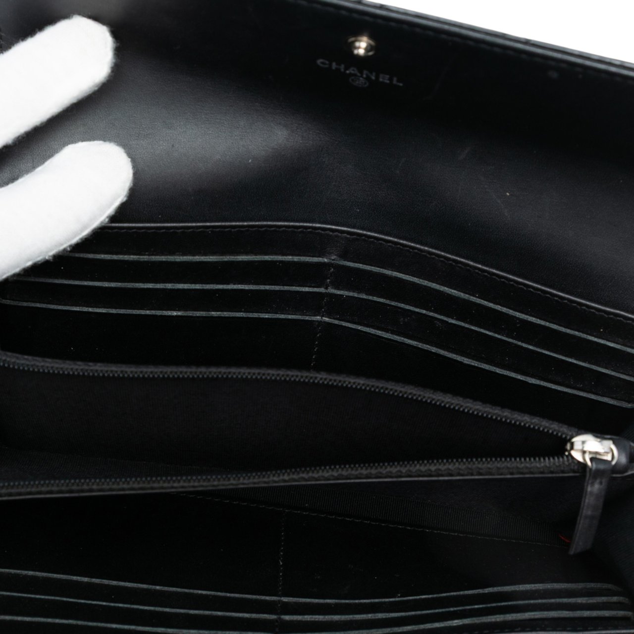 Chanel Large CC Quilted Patent Flap Wallet Zwart