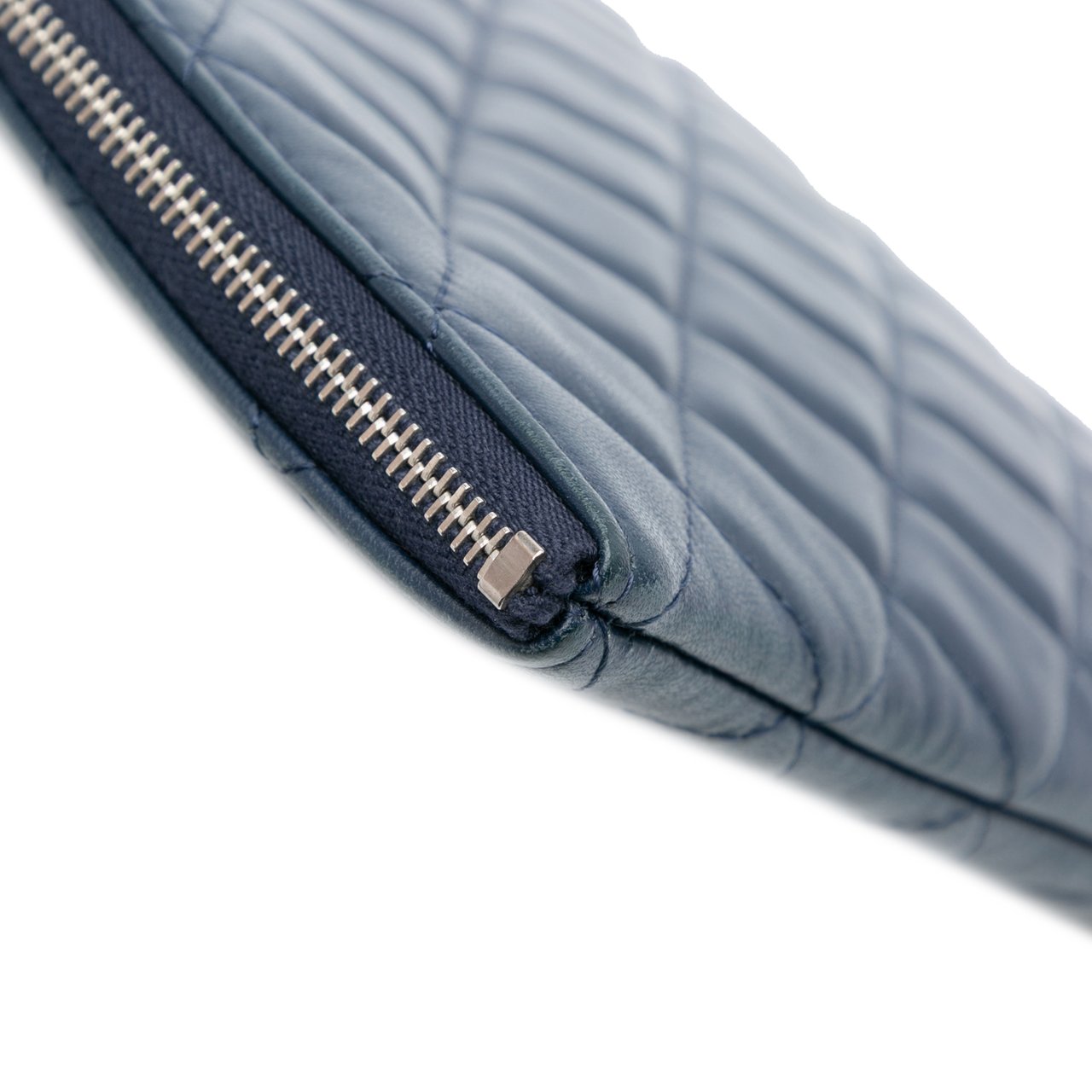 Chanel Large Quilted Lambskin O Case Clutch Blauw