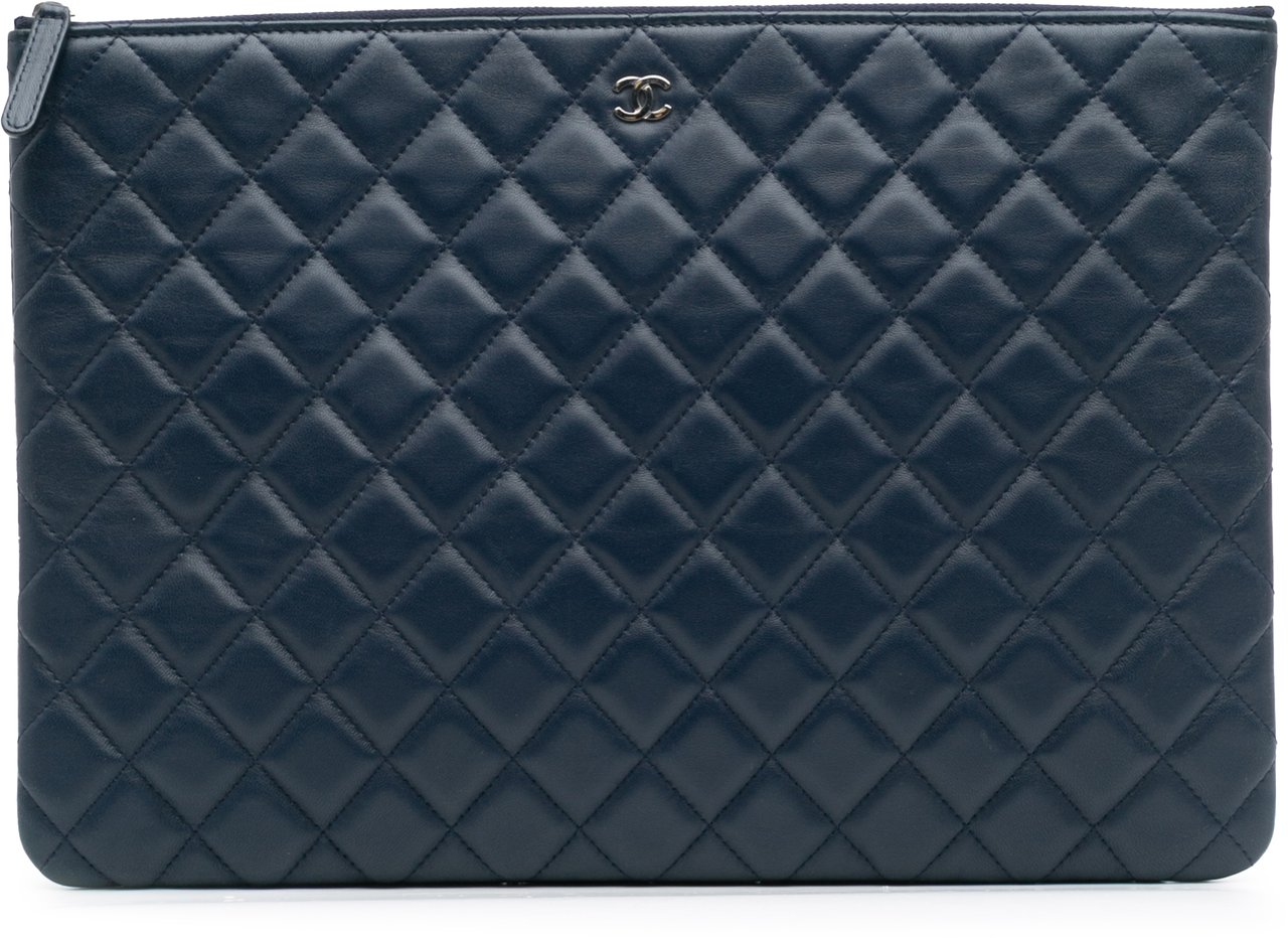 Chanel Large Quilted Lambskin O Case Clutch Blauw