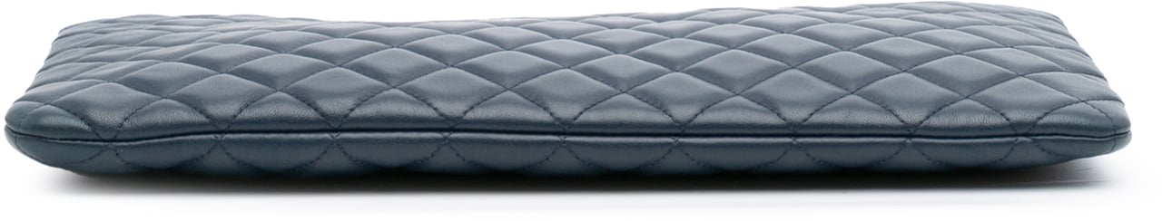 Chanel Large Quilted Lambskin O Case Clutch Blauw