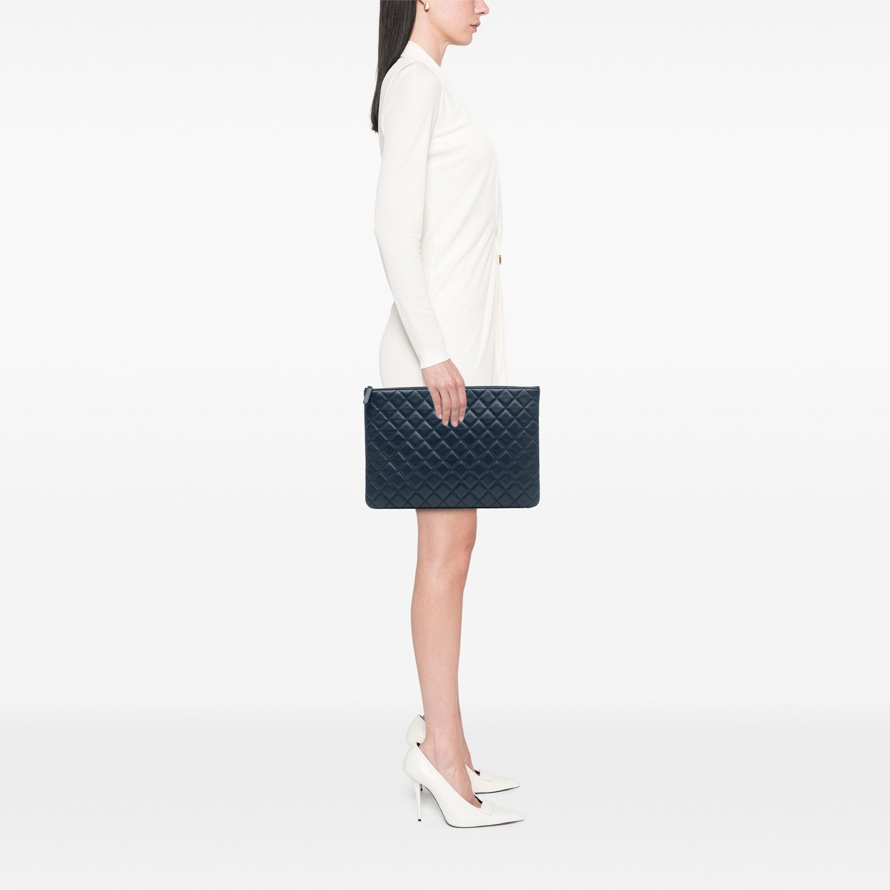 Chanel Large Quilted Lambskin O Case Clutch Blauw