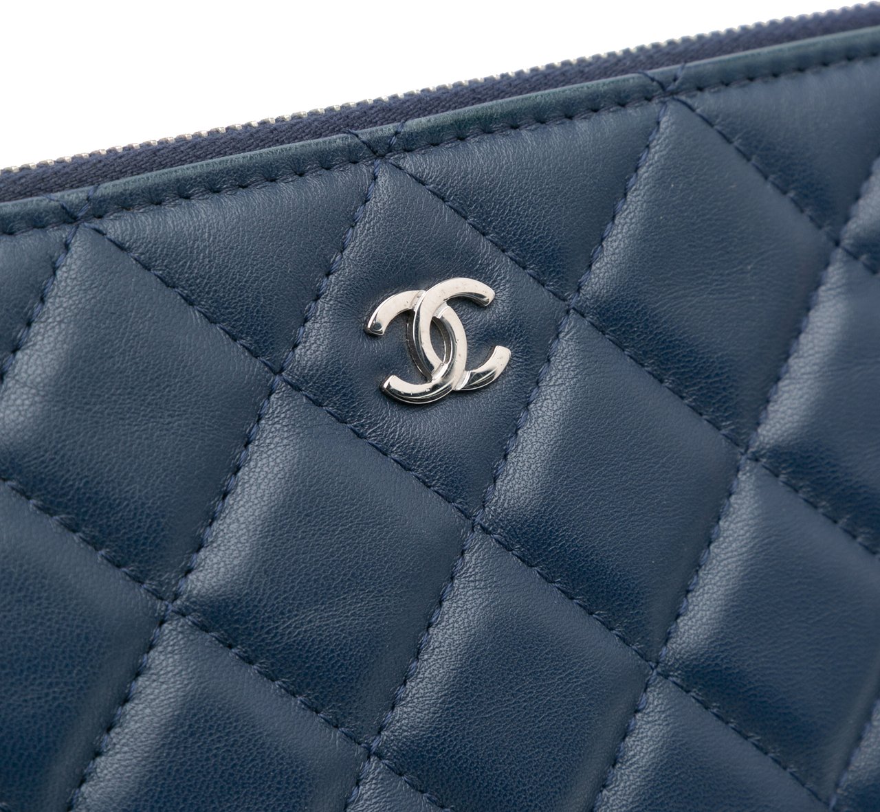 Chanel Large Quilted Lambskin O Case Clutch Blauw