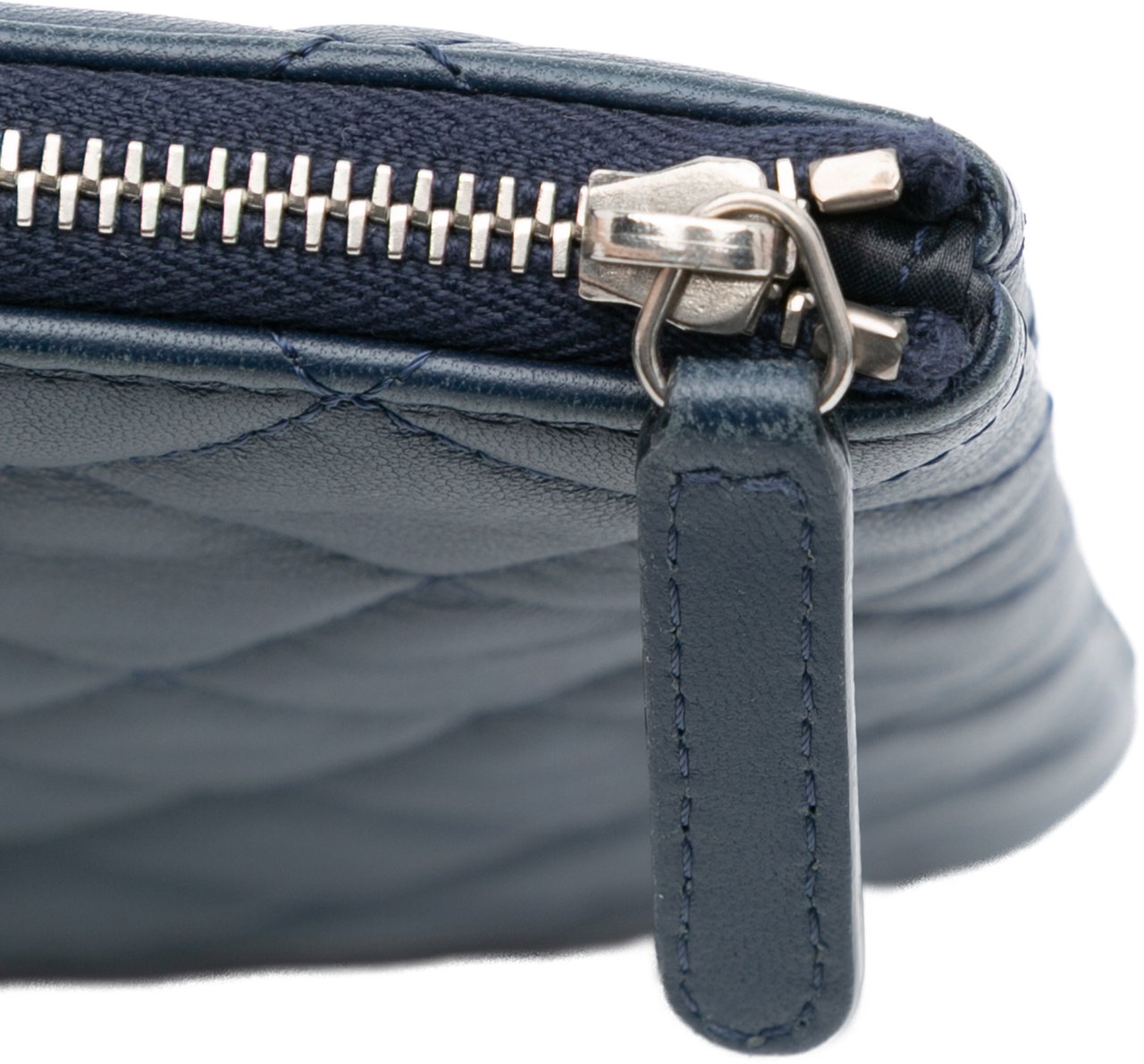 Chanel Large Quilted Lambskin O Case Clutch Blauw