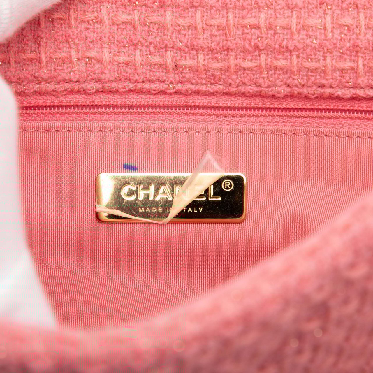 Chanel Maxi Tweed 19 Flap Roze