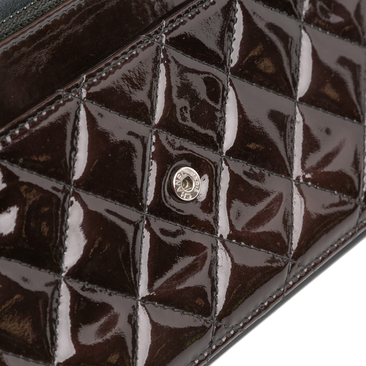 Chanel CC Quilted Patent Brilliant Wallet On Chain Zwart