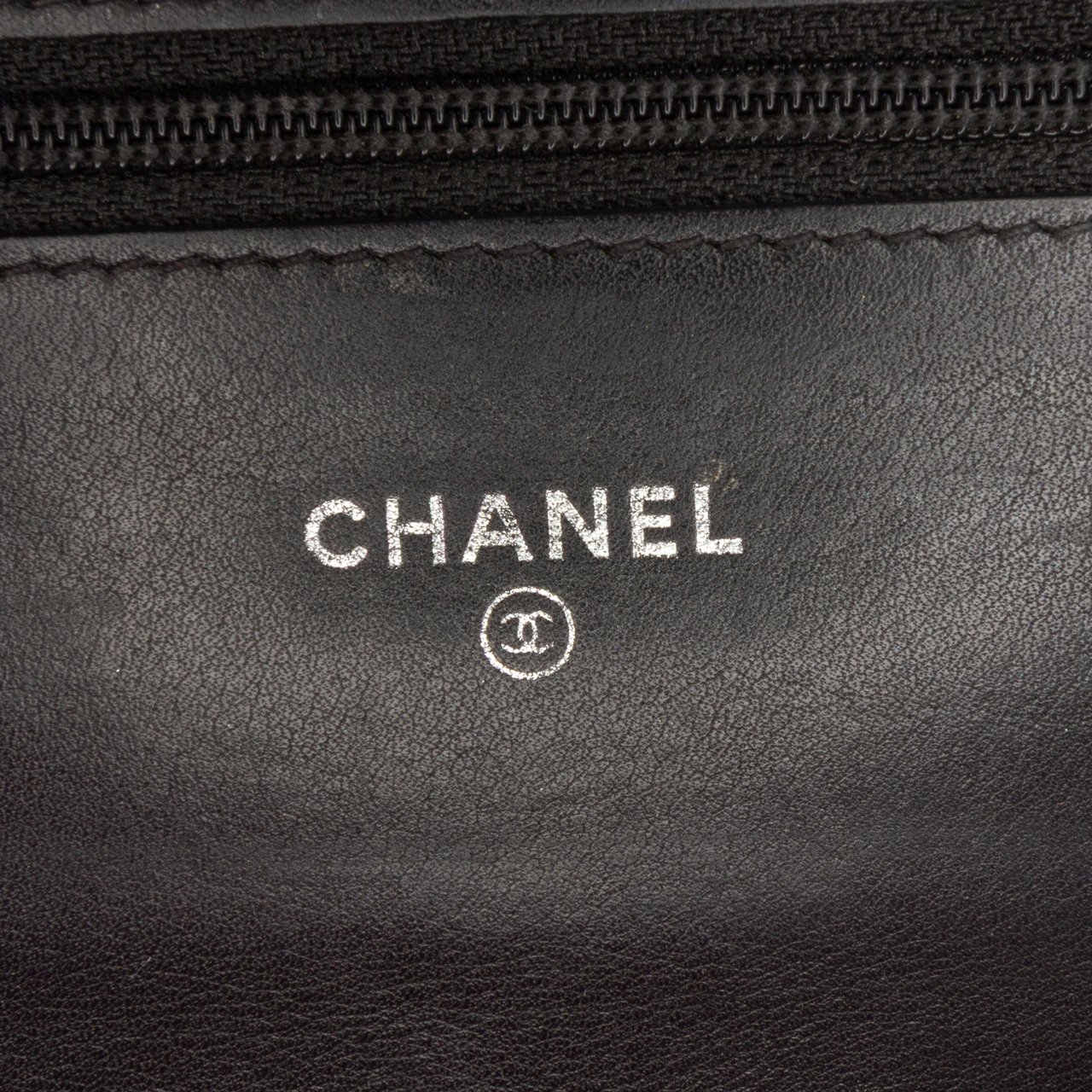Chanel CC Quilted Patent Brilliant Wallet On Chain Zwart