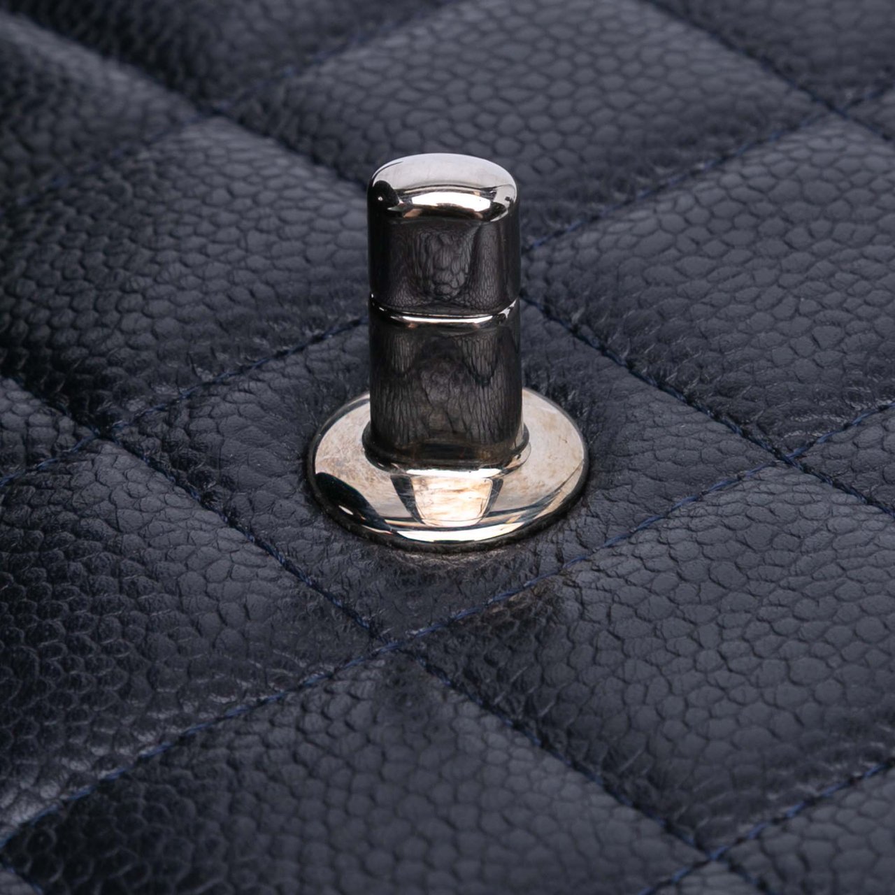 Chanel Jumbo Classic Caviar Double Flap Blauw
