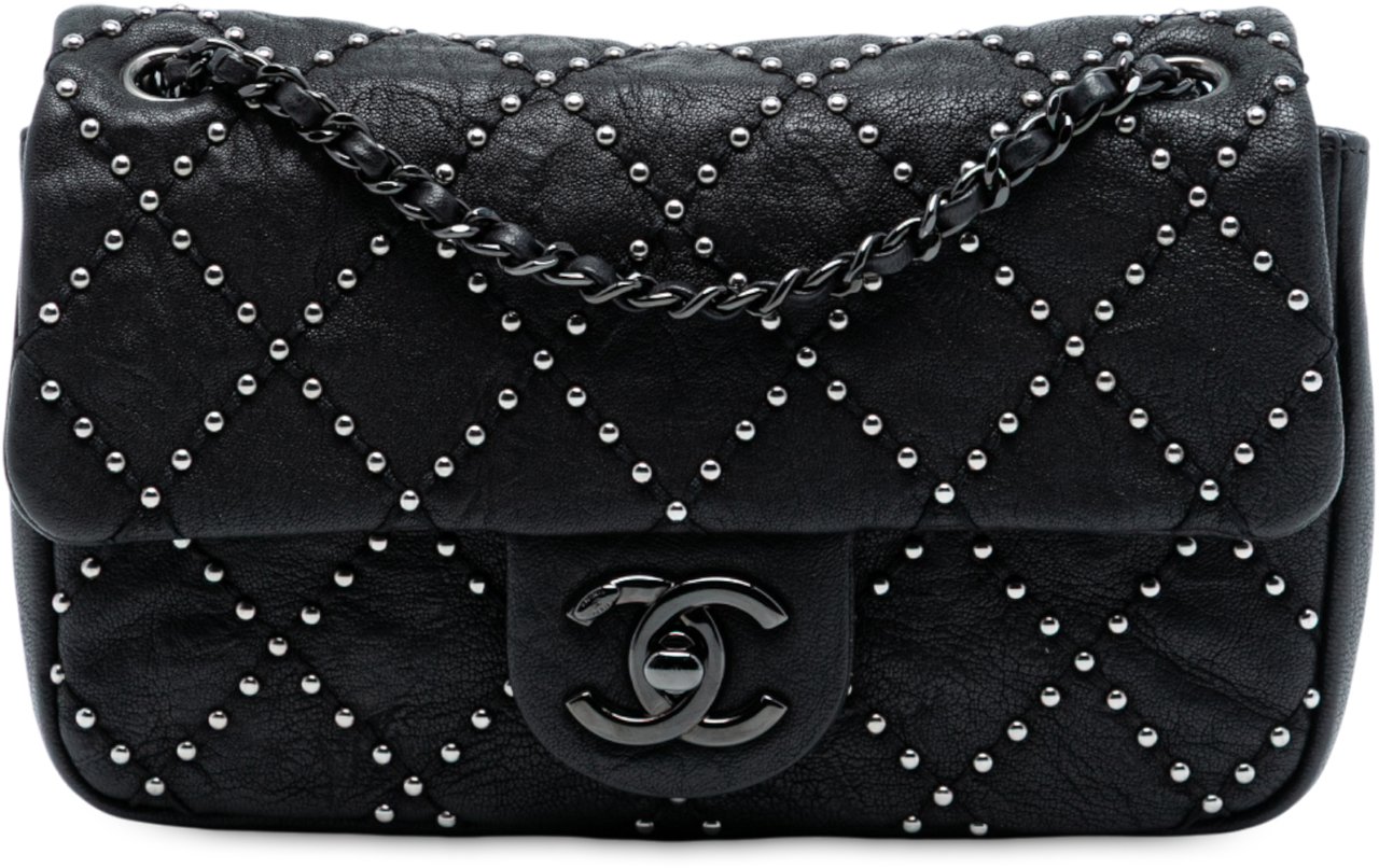 Chanel Small Quilted Distressed Calfskin Studded Metal Beauty Flap Zwart