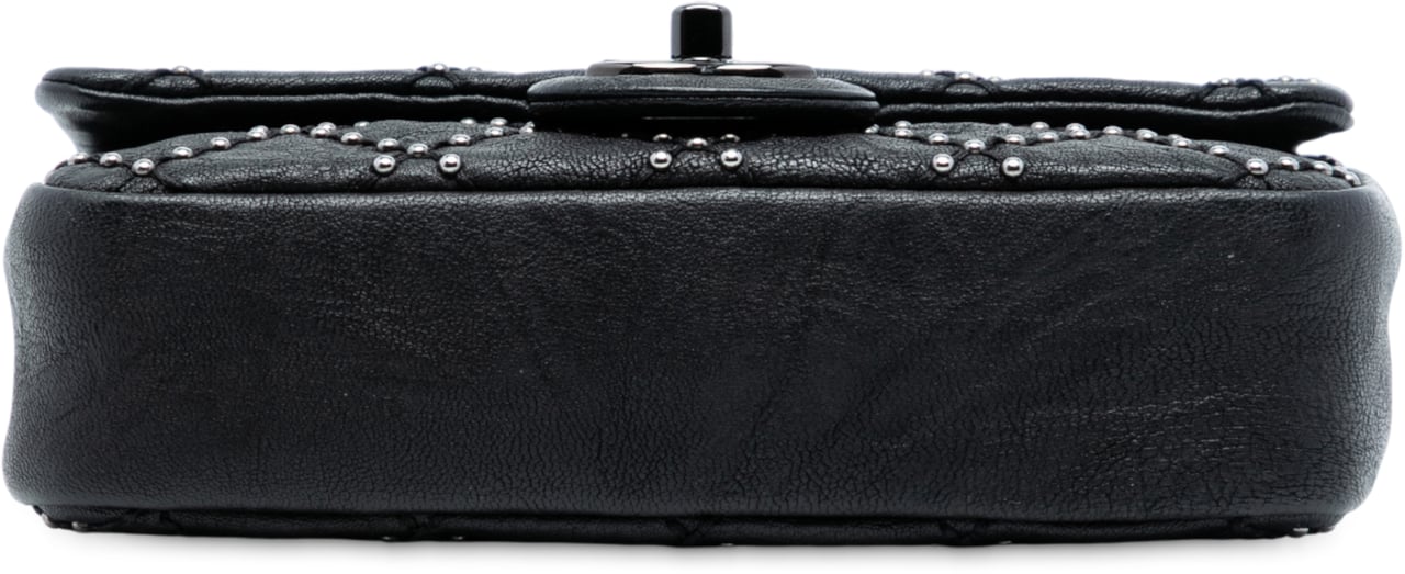 Chanel Small Quilted Distressed Calfskin Studded Metal Beauty Flap Zwart