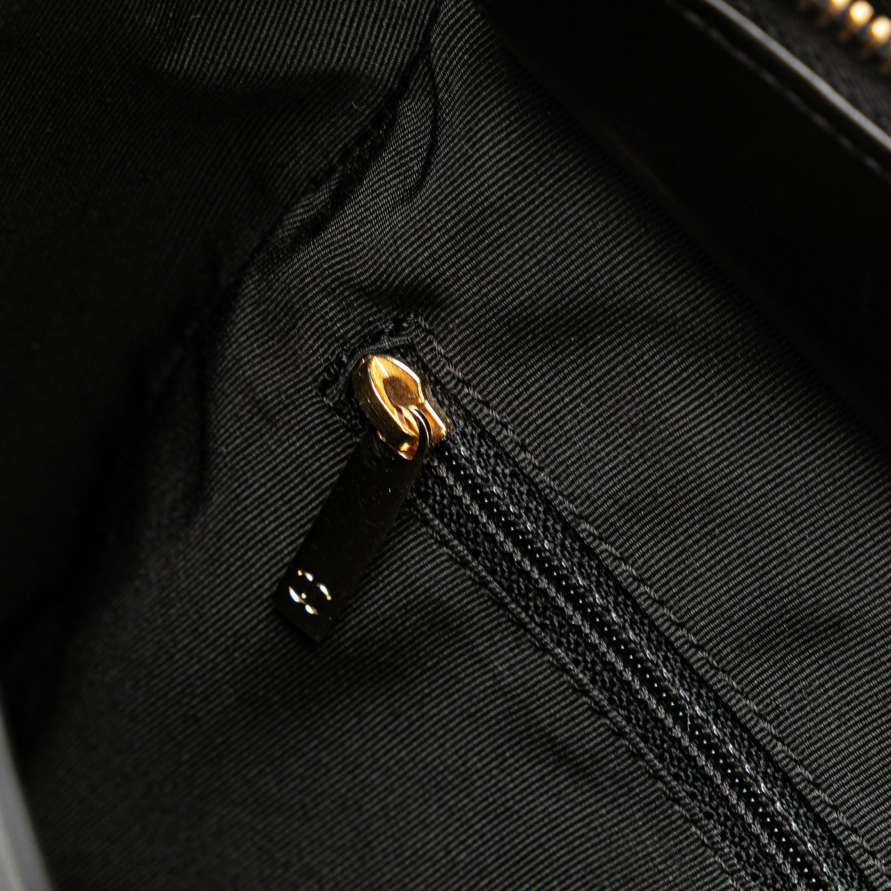 Chanel CC Chocolate Bar Lambskin Tote Zwart