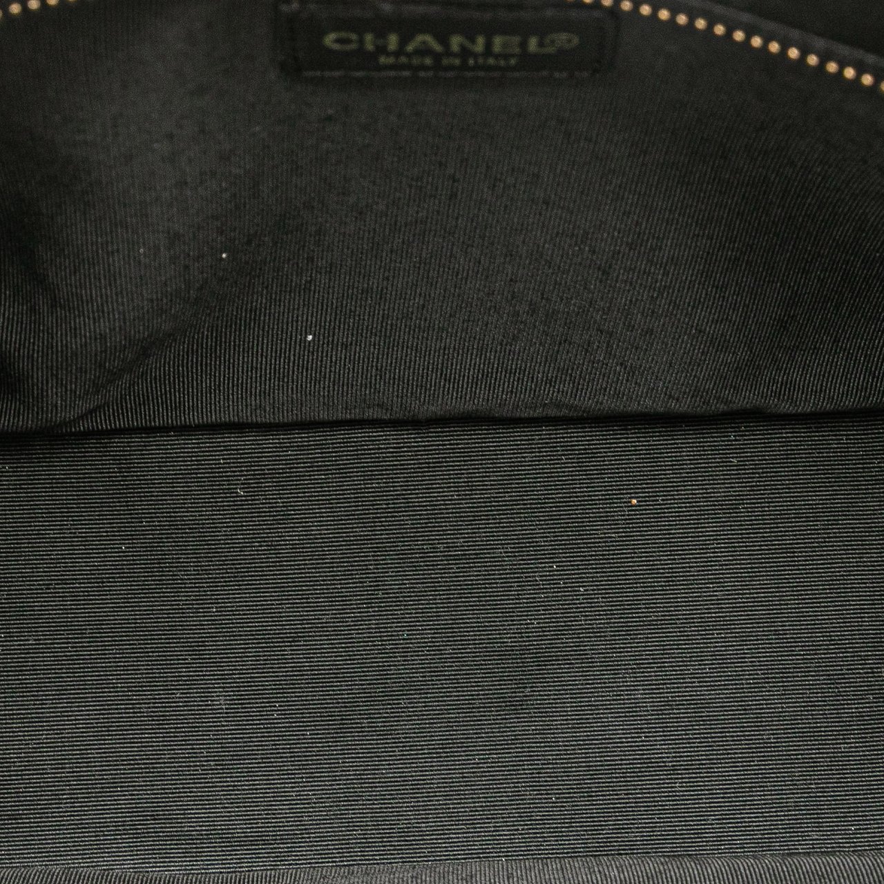 Chanel CC Chocolate Bar Lambskin Tote Zwart