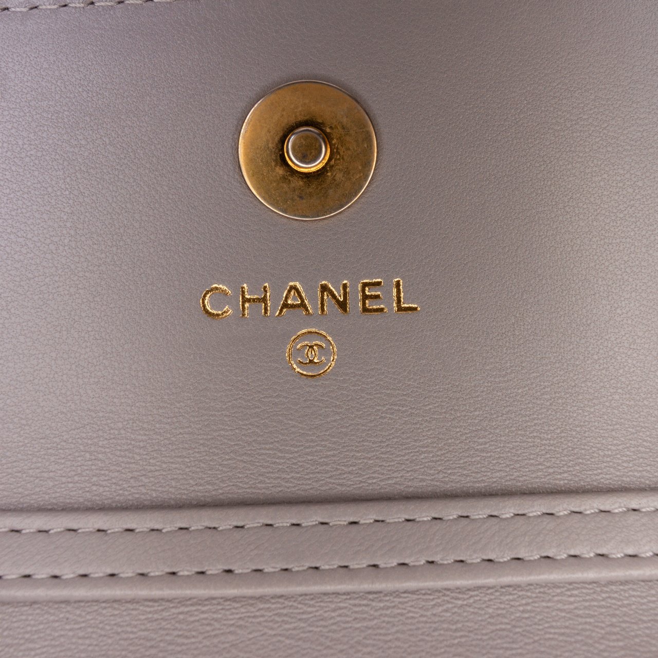 Chanel Mini Lambskin Pearl Crush Clutch On Chain Grijs