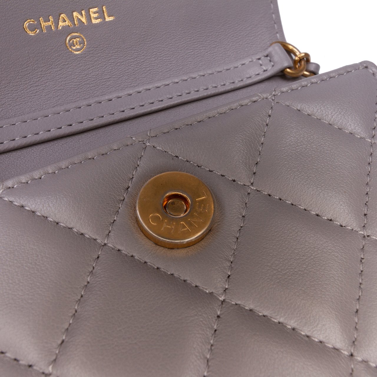 Chanel Mini Lambskin Pearl Crush Clutch On Chain Grijs
