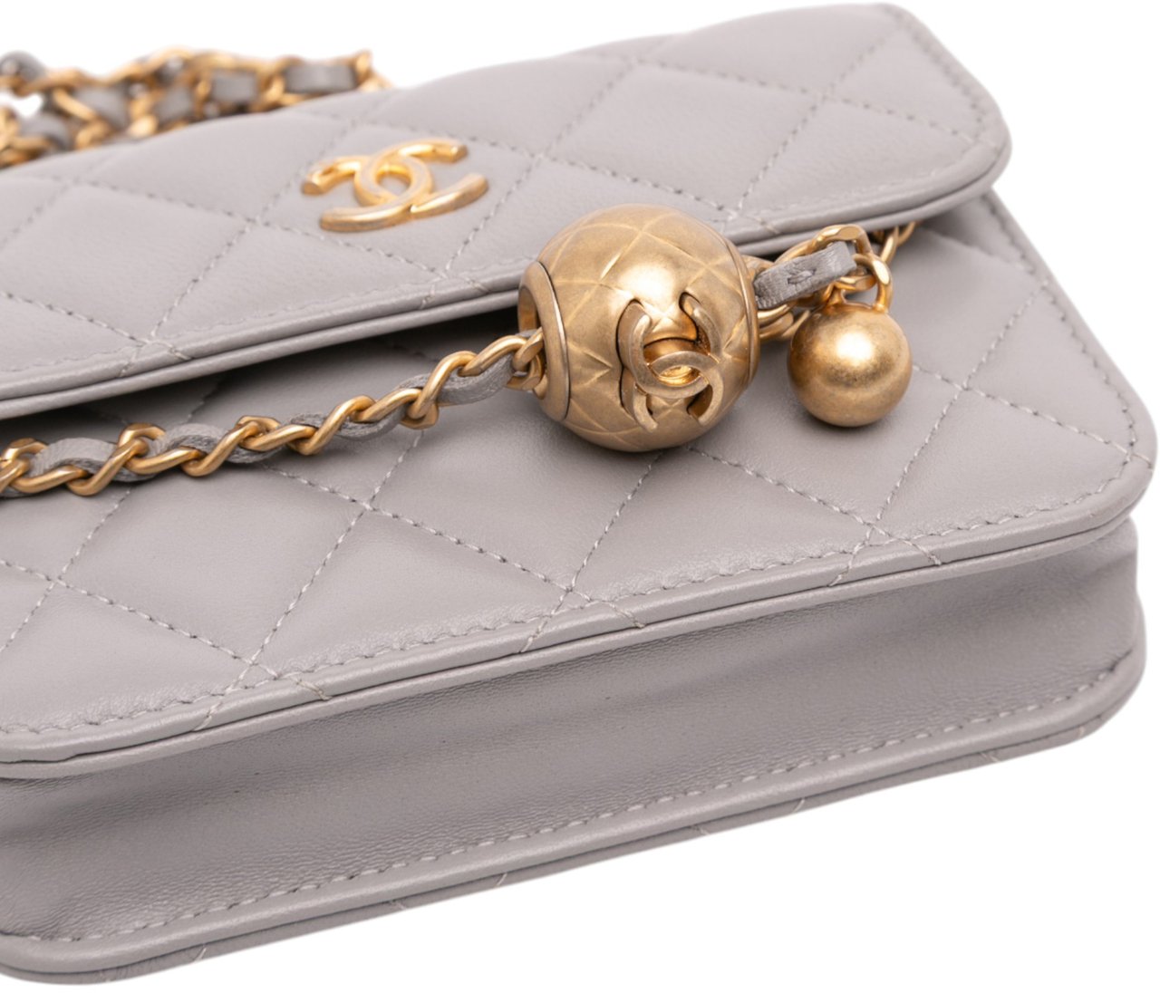 Chanel Mini Lambskin Pearl Crush Clutch On Chain Grijs