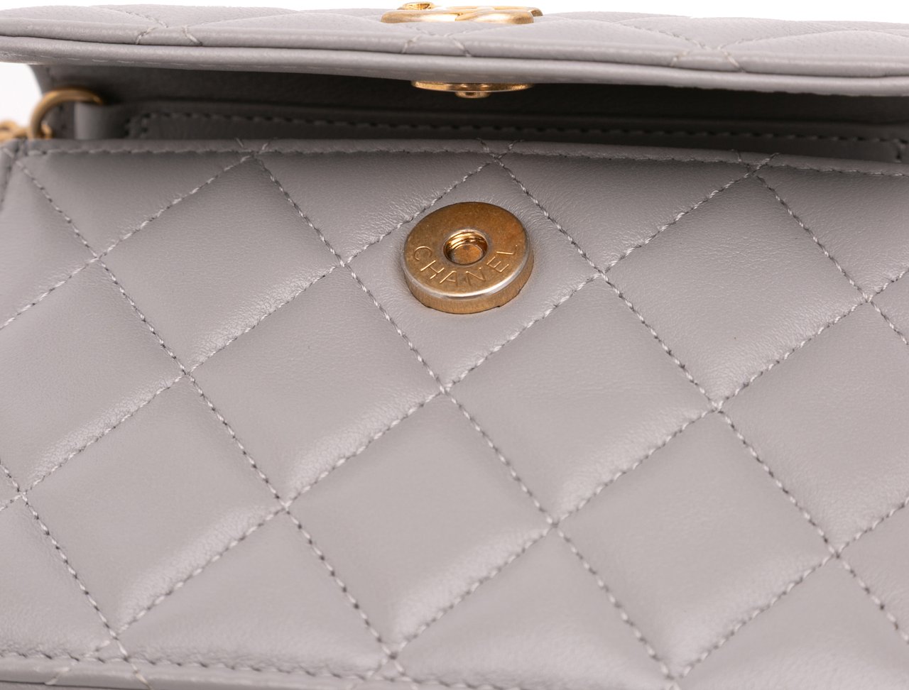 Chanel Mini Lambskin Pearl Crush Clutch On Chain Grijs