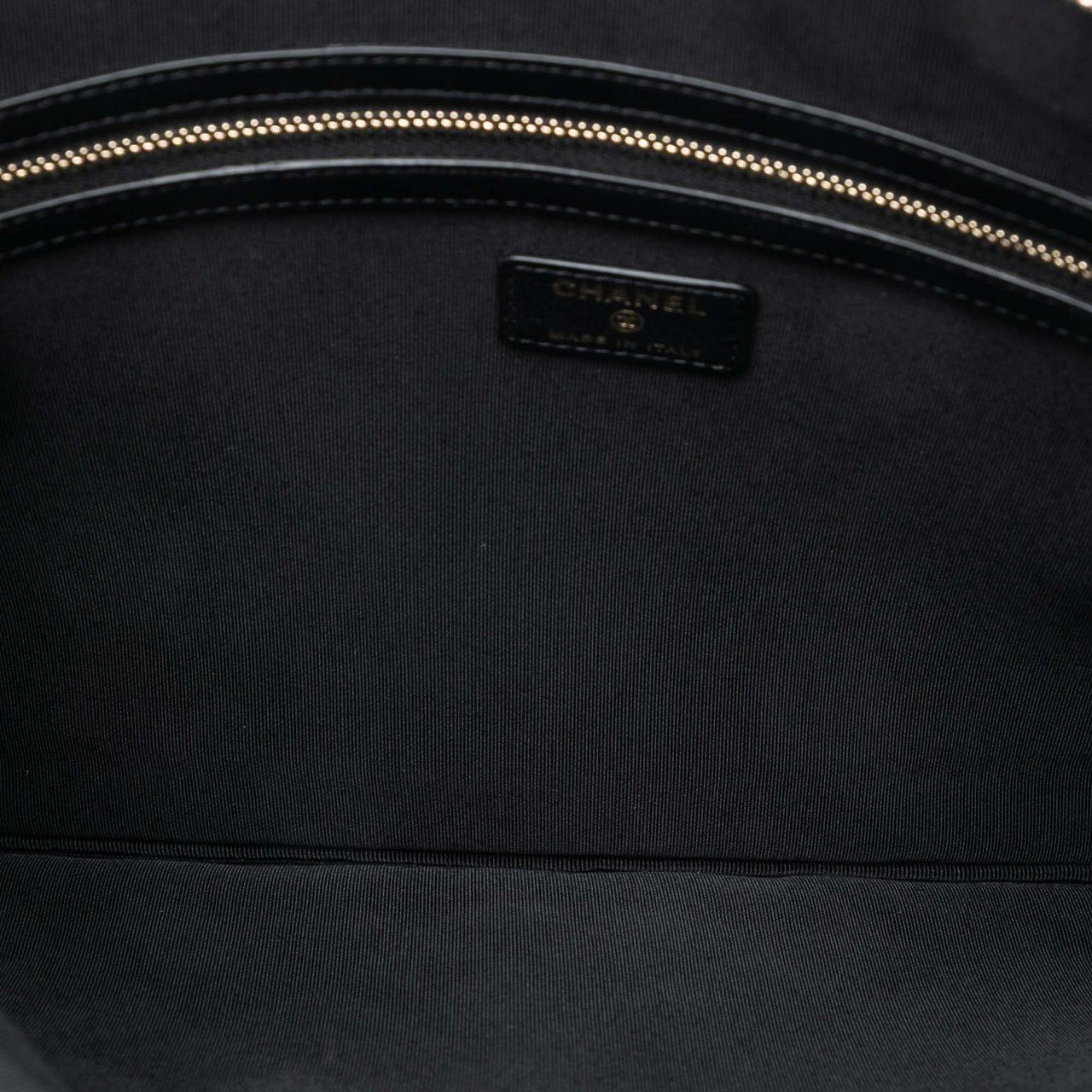 Chanel Large Quilted Caviar Boy O Case Clutch Zwart