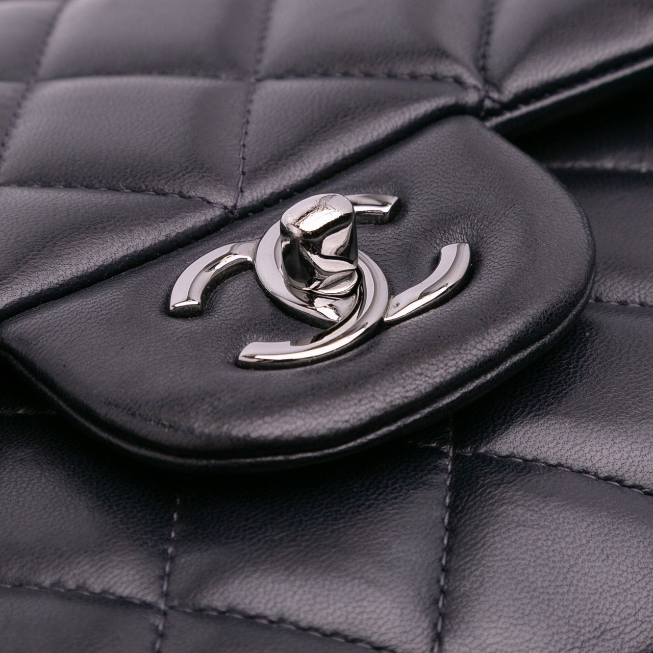 Chanel Jumbo Classic Lambskin Double Flap Zwart
