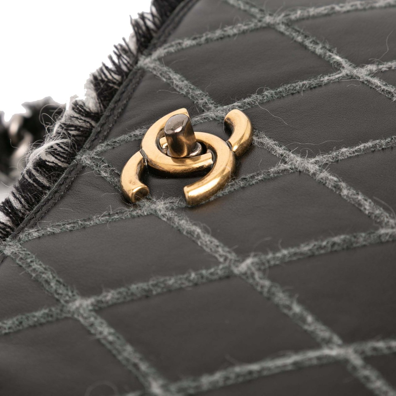 Chanel CC Quilted Calfskin Tweedy Shopping Tote Zwart