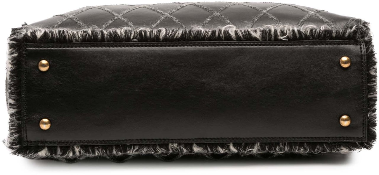 Chanel CC Quilted Calfskin Tweedy Shopping Tote Zwart