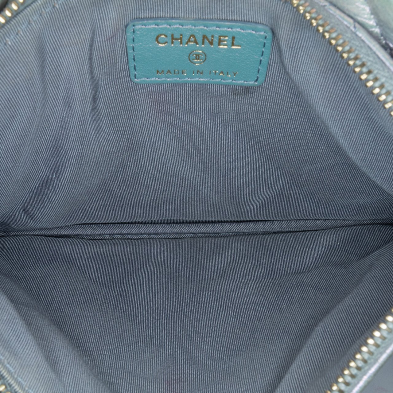 Chanel Iridescent Crumpled Calfskin Trio Cosmetic Case Paars
