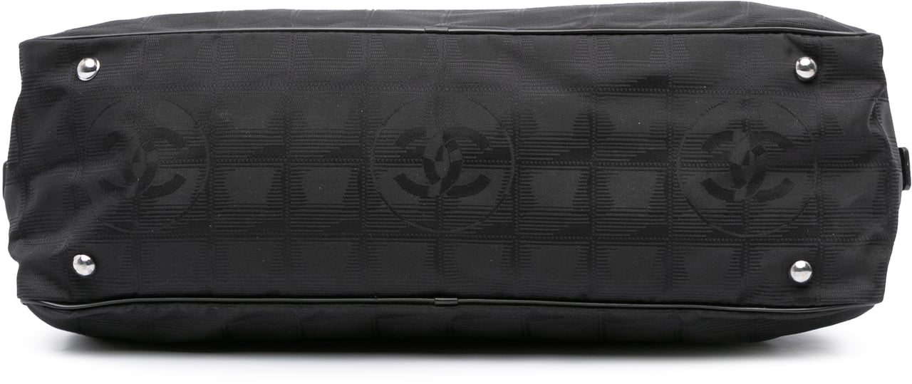 Chanel New Travel Line Nylon Handbag Zwart