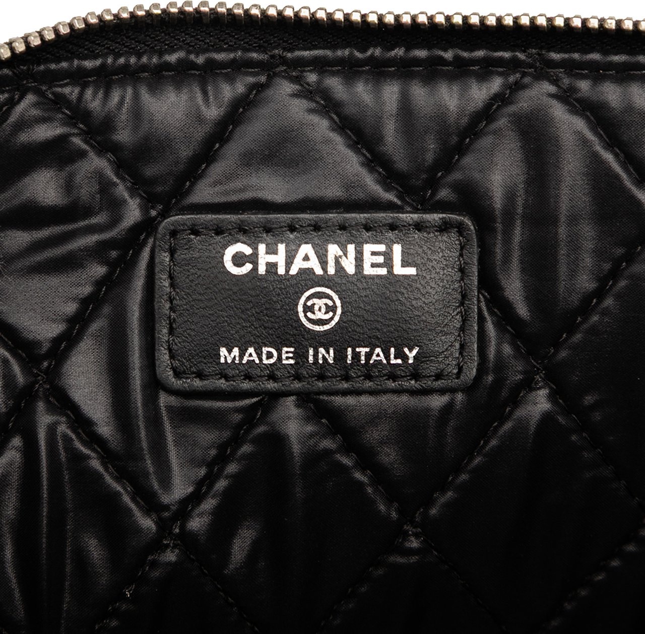 Chanel Large Quilted Patent O Case Clutch Zwart