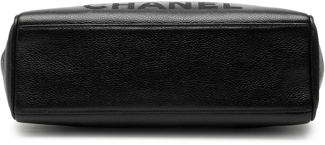 Chanel Caviar Logo Chain Shoulder Bag Zwart