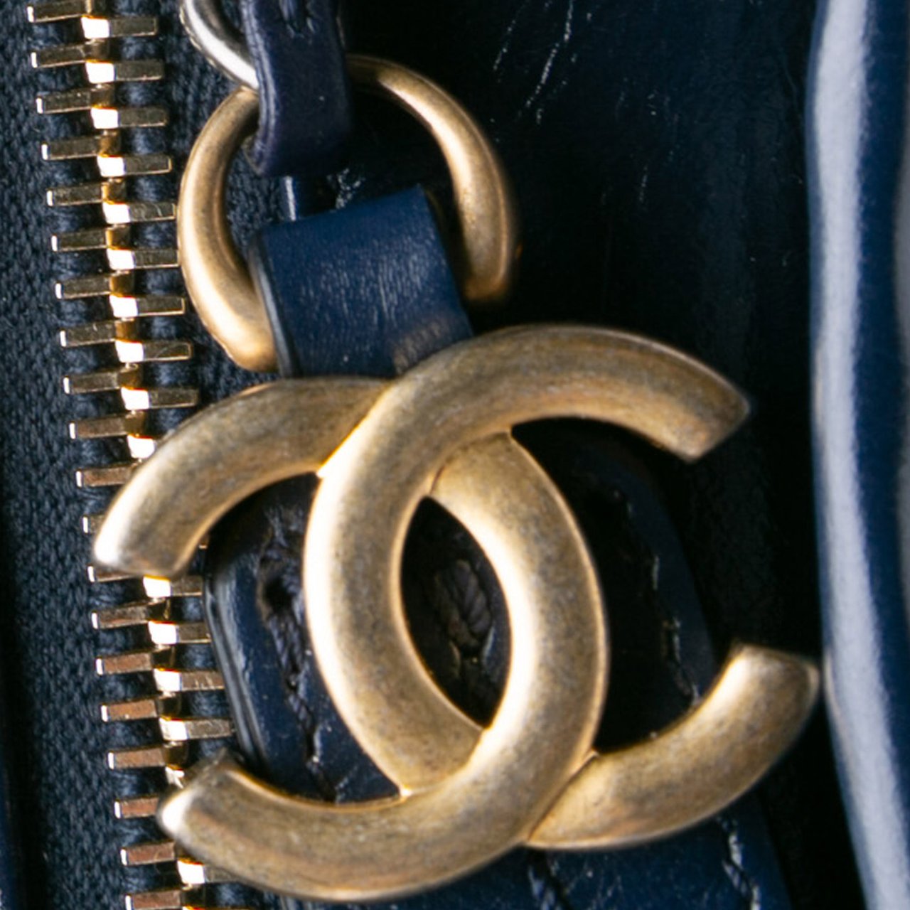Chanel Small Rattan Gabrielle Crossbody Bruin