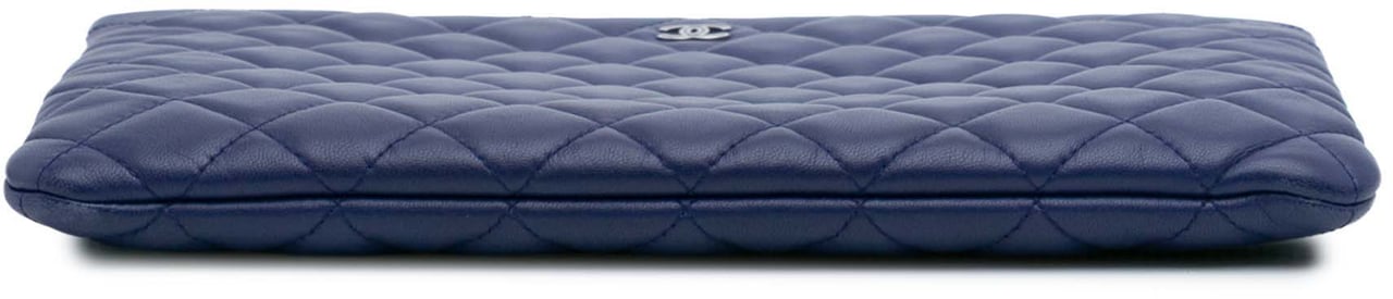 Chanel Medium Quilted Lambskin O Case Clutch Blauw