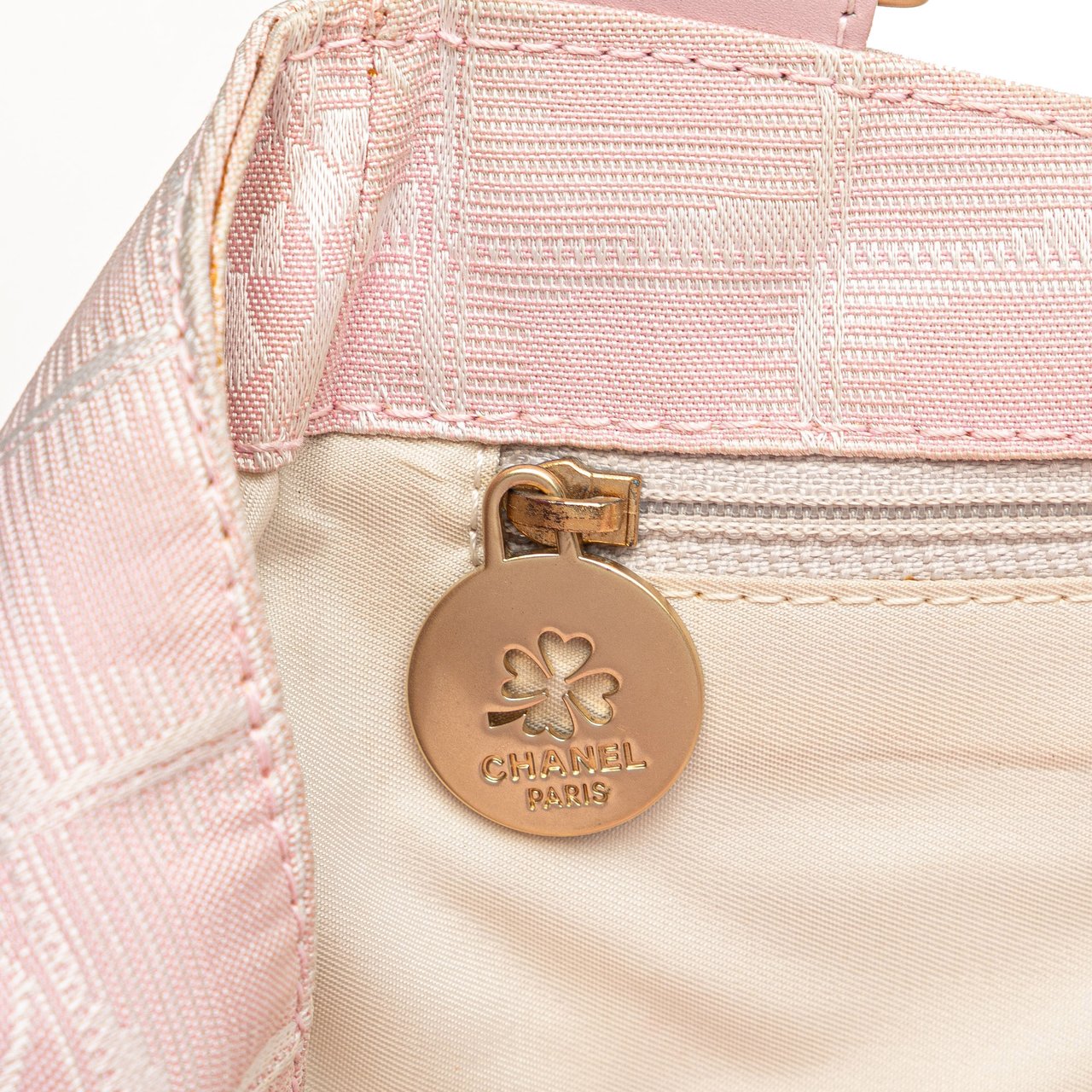 Chanel New Travel Line Nylon Tote Roze