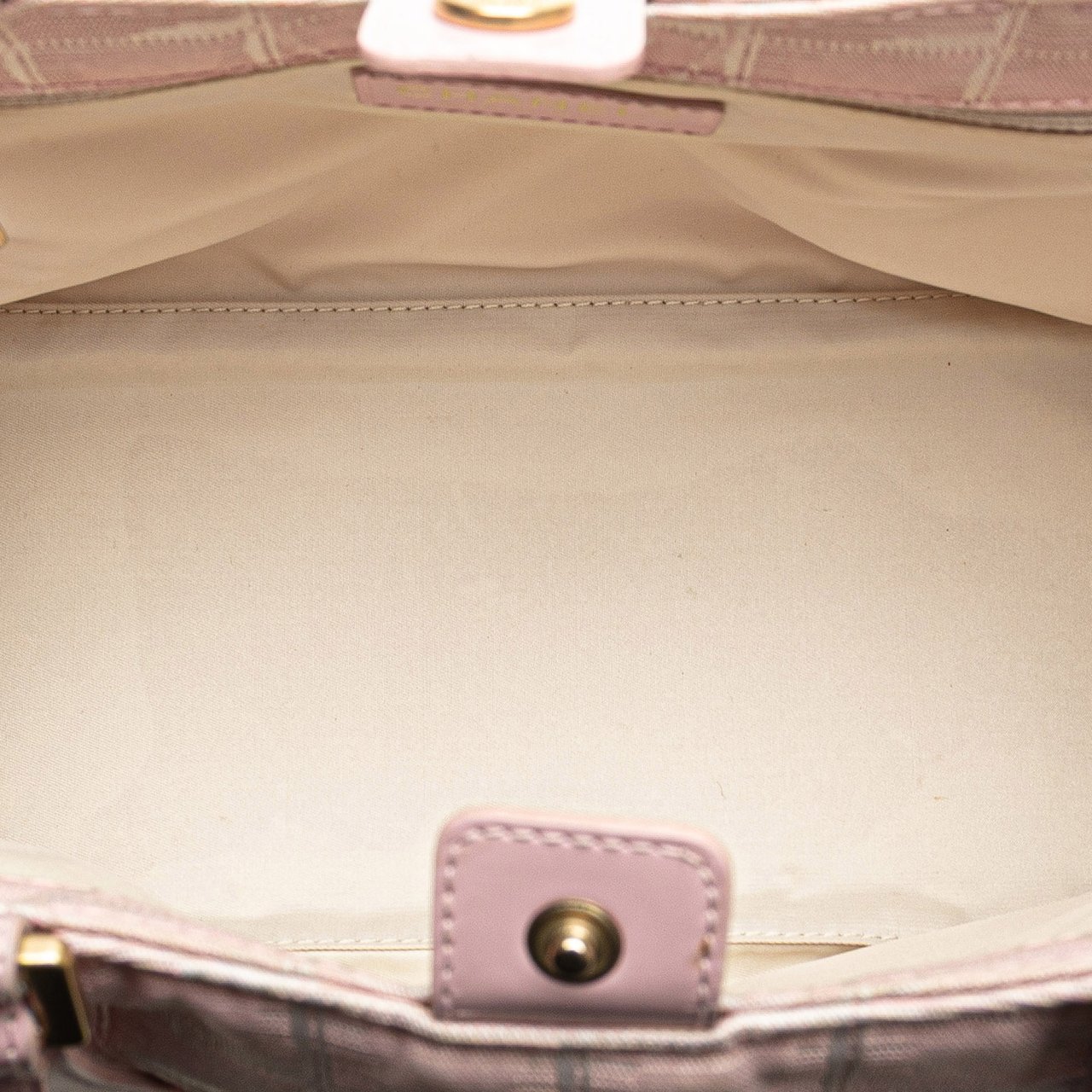 Chanel New Travel Line Nylon Tote Roze