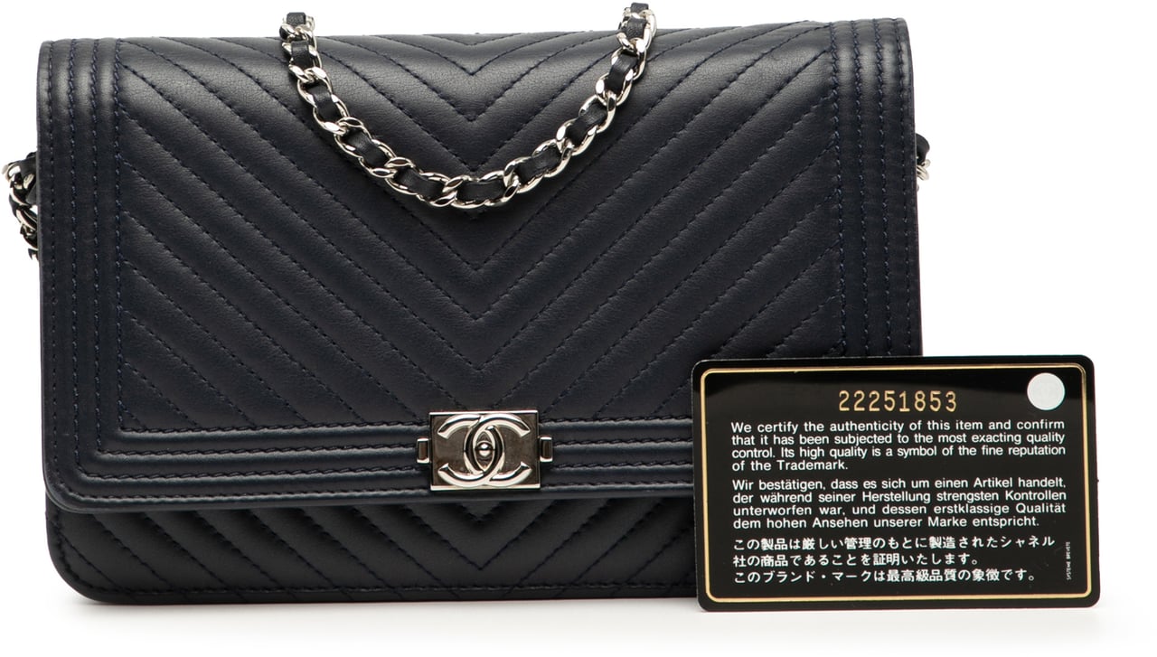 Chanel Chevron Lambskin Boy Wallet on Chain Blauw