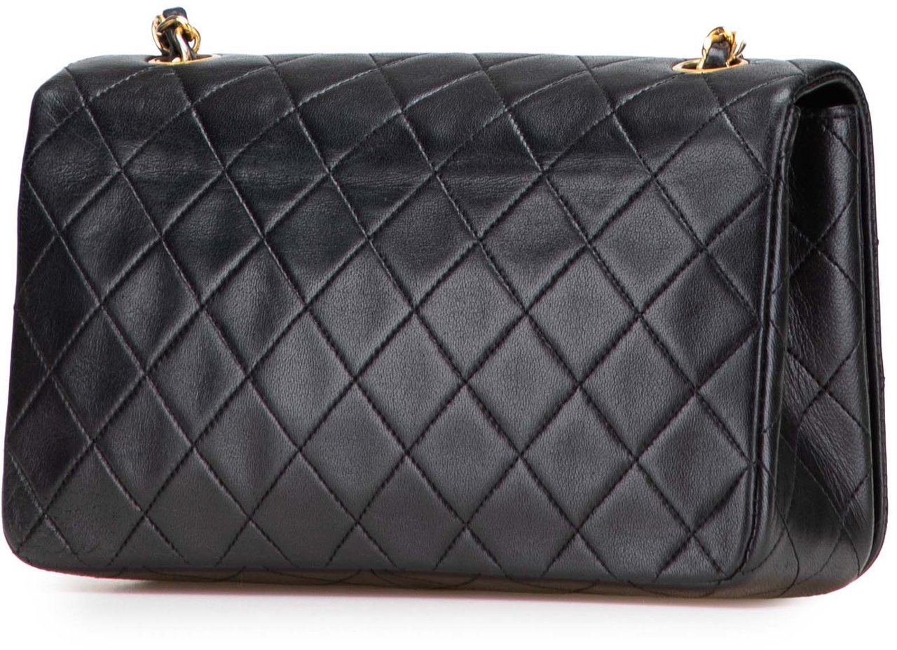Chanel Medium Quilted Lambskin Full Flap Zwart