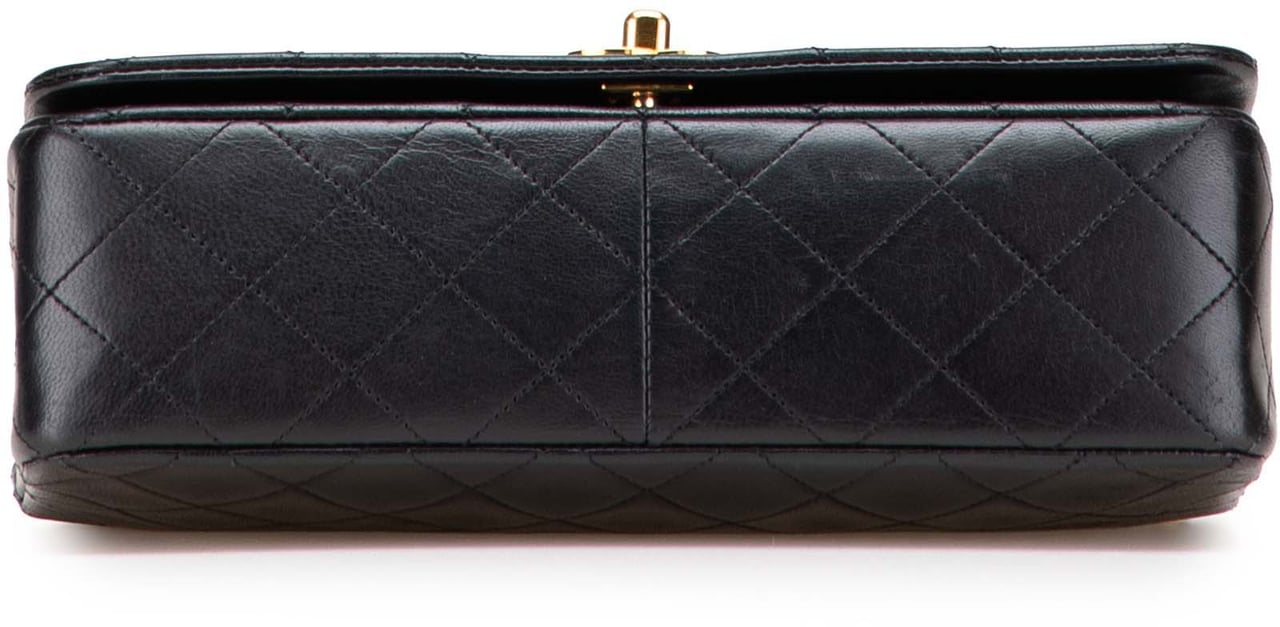 Chanel Medium Quilted Lambskin Full Flap Zwart