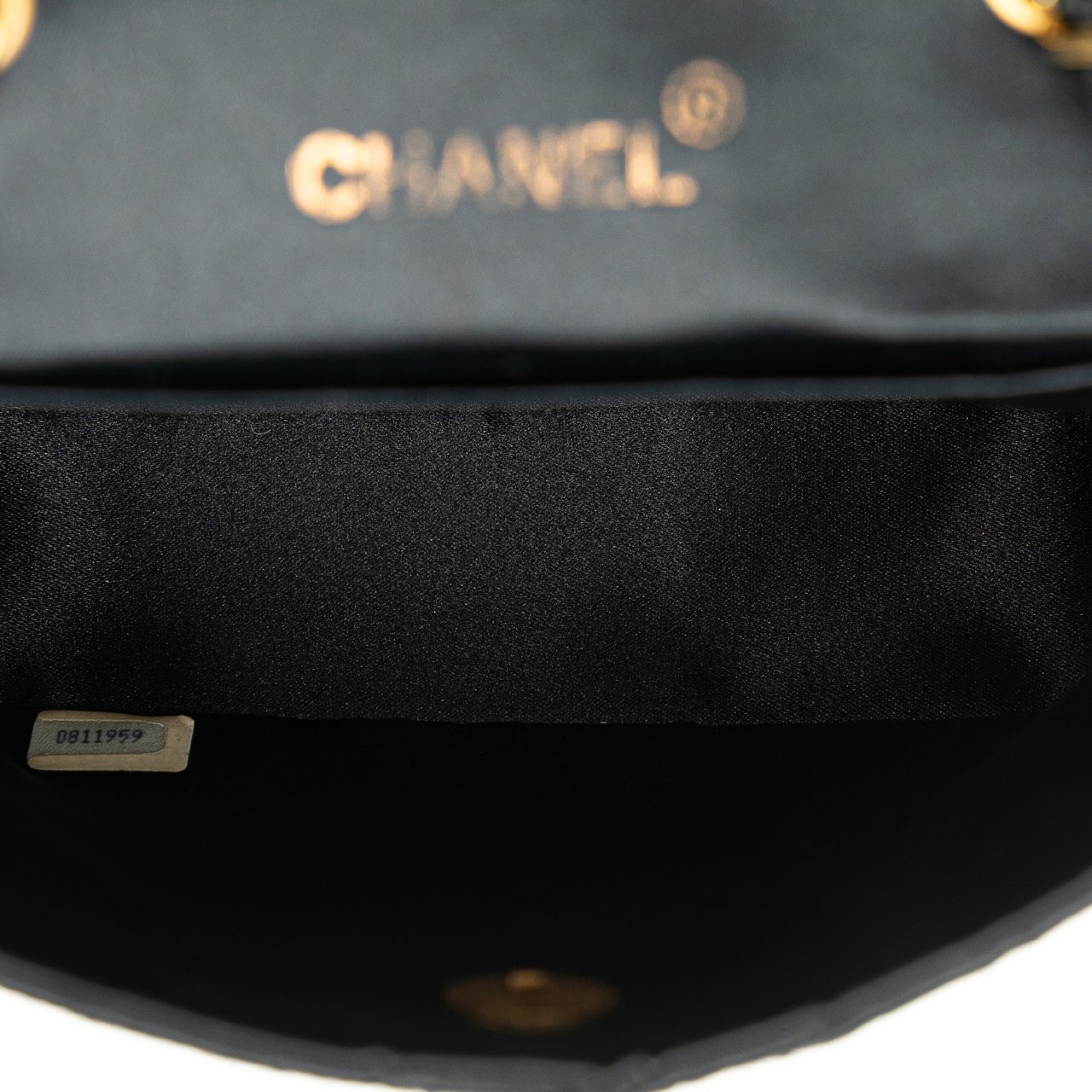 Chanel CC Quilted Satin Crossbody Zwart