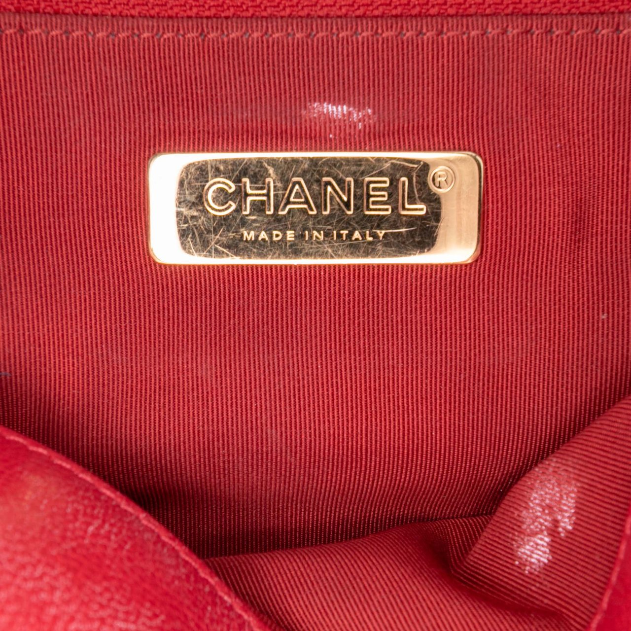 Chanel Maxi Lambskin 19 Flap Rood