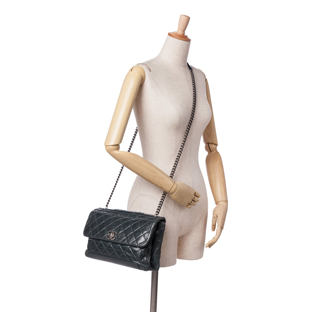 Chanel Quilted Aged Calfskin Logo Accordion Flap Groen