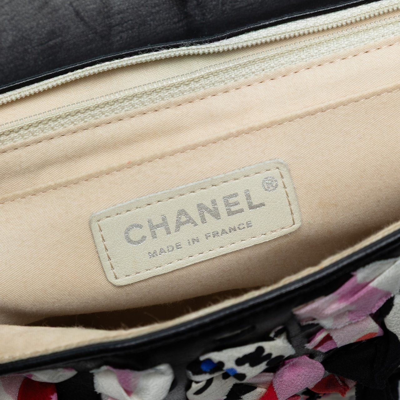 Chanel Medium Classic Lambskin and Silk Ribbon Single Flap Zwart