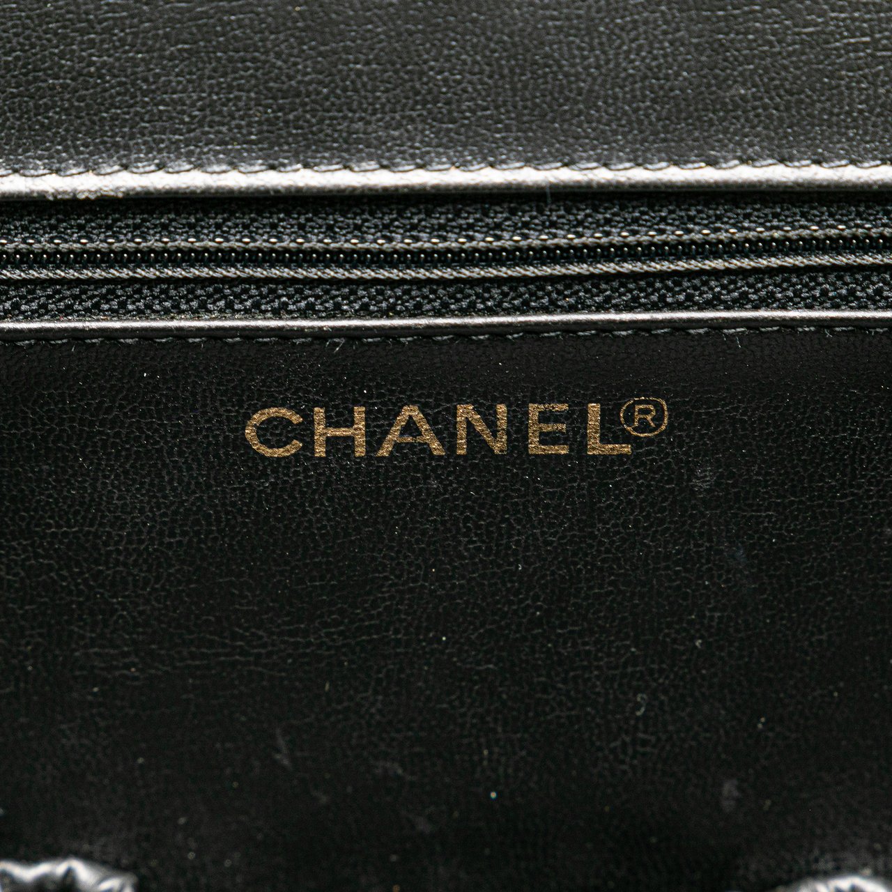 Chanel Caviar CC Turnlock Vanity Bag Zwart
