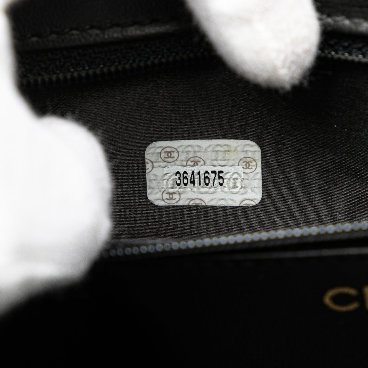 Chanel Caviar CC Turnlock Vanity Bag Zwart