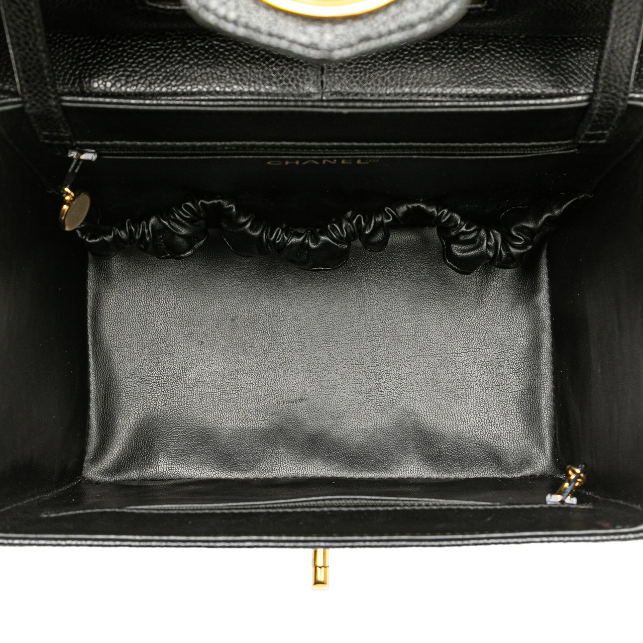 Chanel Caviar CC Turnlock Vanity Bag Zwart