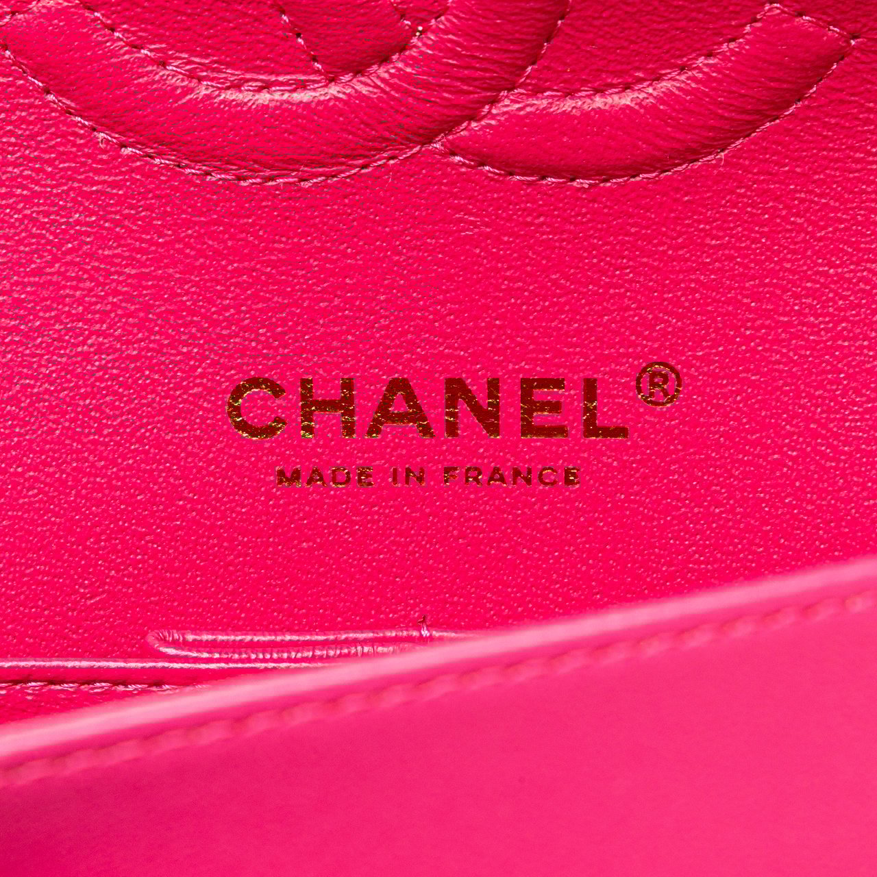 Chanel Medium Classic Chevron Lambskin Double Flap Roze