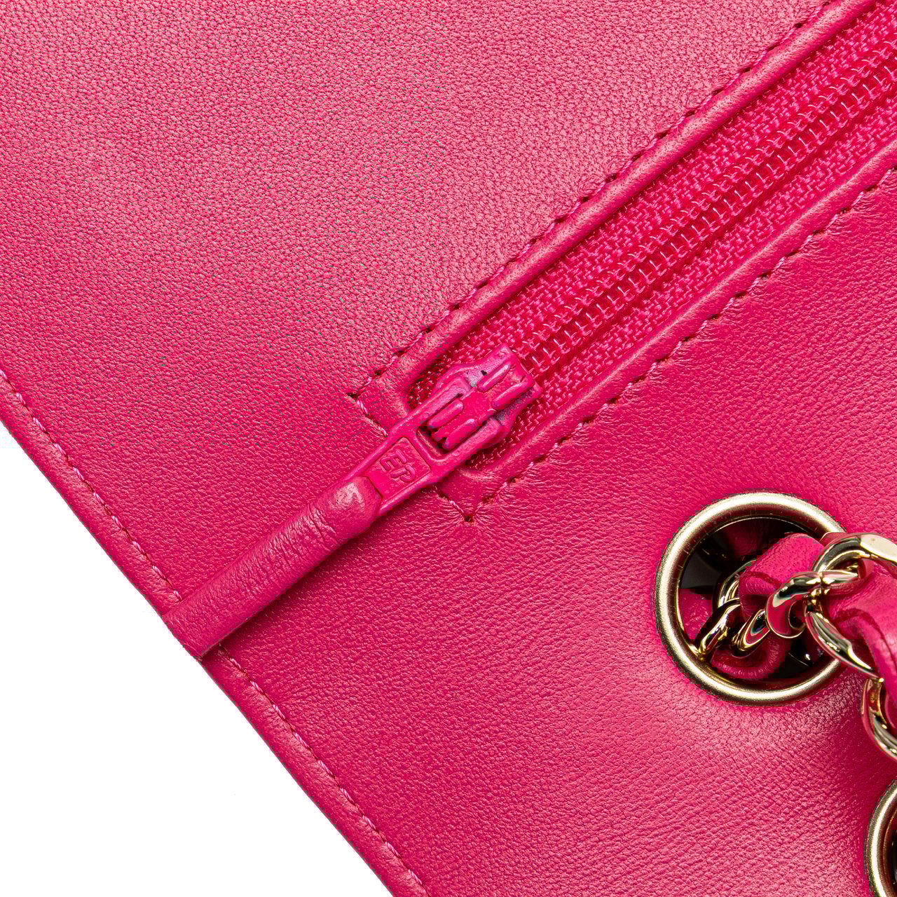 Chanel Medium Classic Chevron Lambskin Double Flap Roze