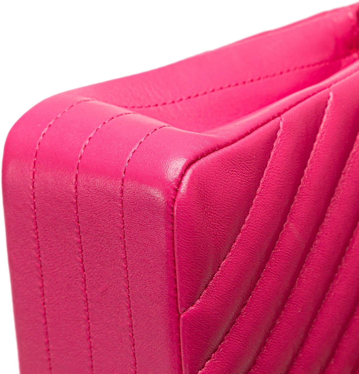 Chanel Medium Classic Chevron Lambskin Double Flap Roze